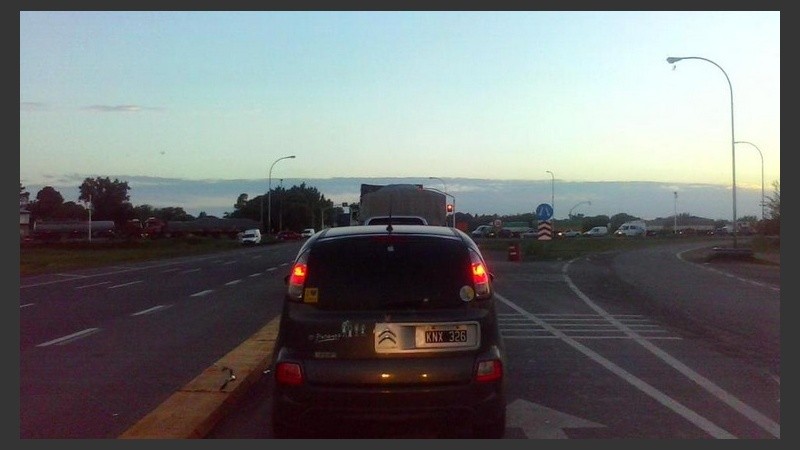 La ruta 18 y de fondo la A-012, atestada de vehículos.