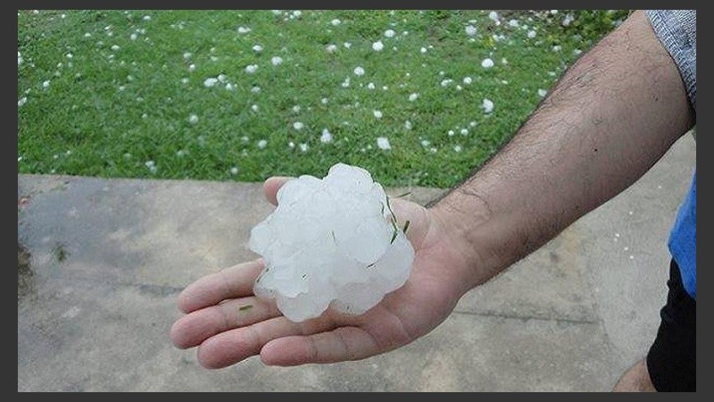 Una pelota de hielo en Calchín, Córdoba.