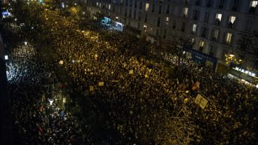 La marcha recorre las calles de París.