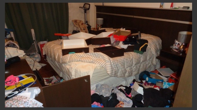Así quedó la vivienda tras el robo.