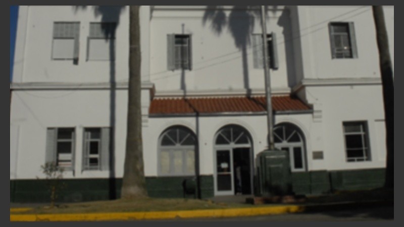 El cadáver fue abandonado frente al centro de salud de Laprida al 5300. 