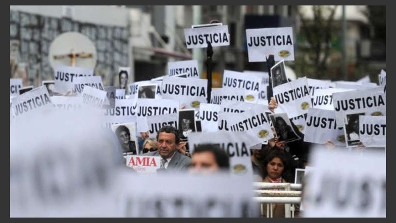 Organizaciones piden justicia por el atentado.