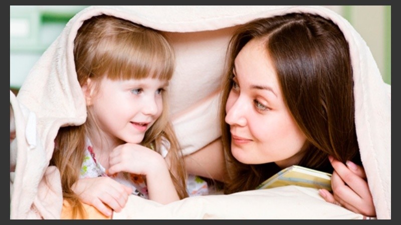 Es imprescindible claridad adaptada a cada edad, comunicación siempre abierta y formación para una buena educación sexual para niños.