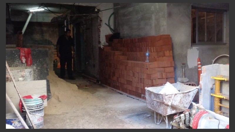 El interior de la obra, planta baja. Al fondo el hueco del ascensor.