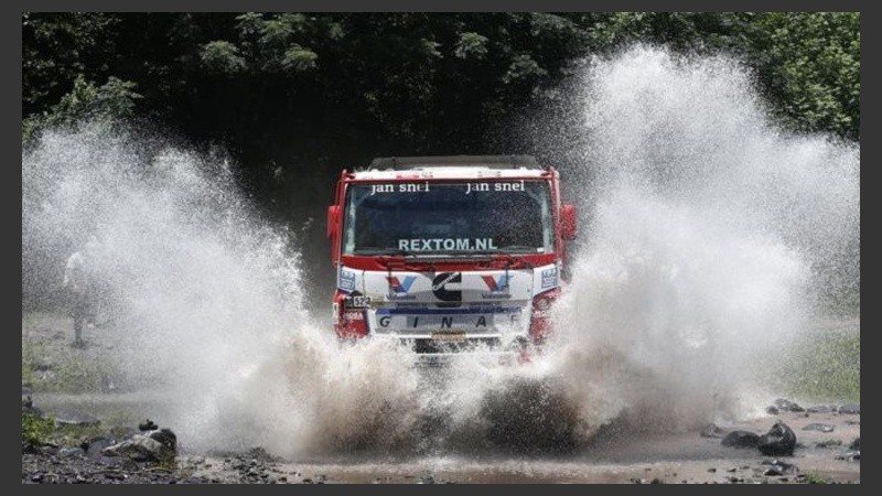 El piloto holandés Jos Smink del equipo Ginaf durante la undécima etapa del rally, este jueves.