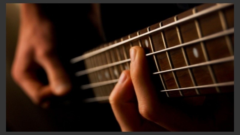 A las 20.30, Mili Seib, Emilio Massimino, Adriana Flores cierran el ciclo “Santa Fe canta en Rosario”. En El Aserradero, Montevideo 1518.