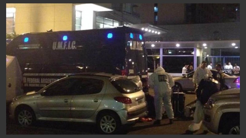 Policía Federal y equipo Forense en el departamento del fiscal.