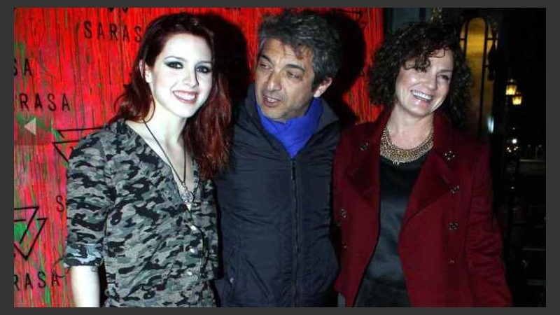 Clara Darín junto a su padres: Ricardo y Florencia Bas.