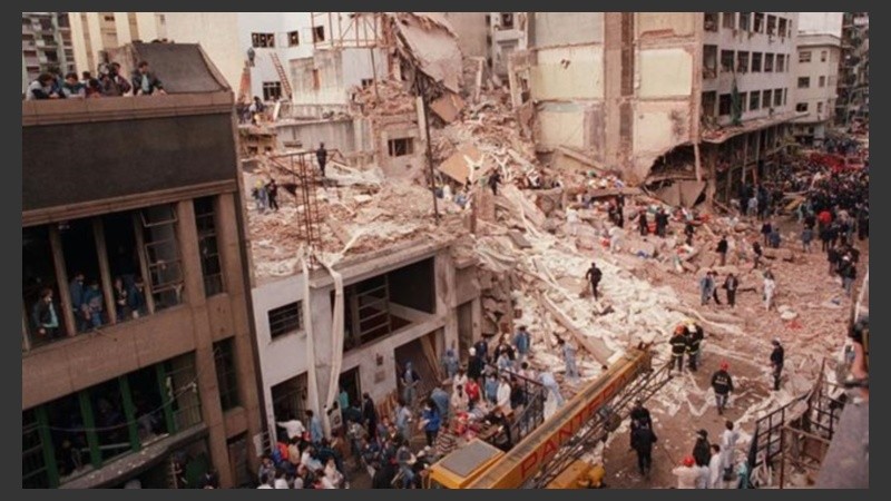 El secretario general de la Amia vinculó la muerte del fiscal a la voladura del edificio de calle Pasteur. 