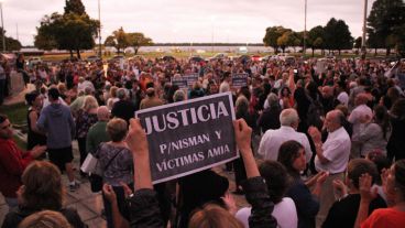 Los rosarinos se movilizaron para pedir justicia por la muerte del fiscal Alberto Nisman.