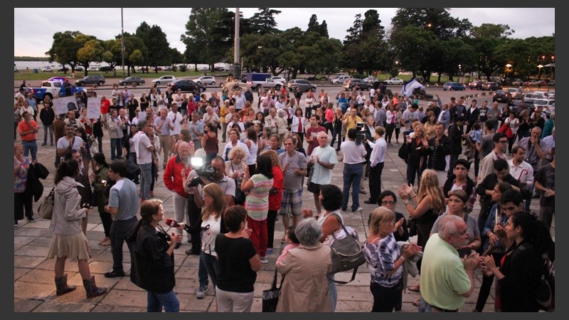 Los rosarinos comenzaron a juntarse desde las 19.