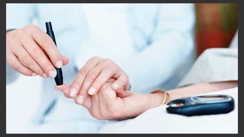 La clave que puede atenuar el desarrollo de estas enfermedades es la buena alimentación y la práctica de ejercicio físico.