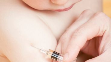 El esquema de vacunación contra la varicela se cumple con la aplicación de una única dosis a los 15 meses de vida.