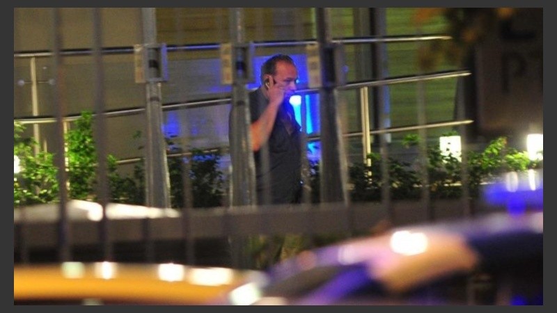 El Secretario de Seguridad de la Nación, Sergio Berni, al llegar al edificio de Puerto Madero este lunes por la madrugada.