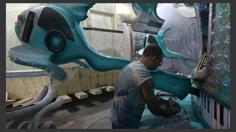 Una de las carrozas tendrá como protagonistas a peces azules.