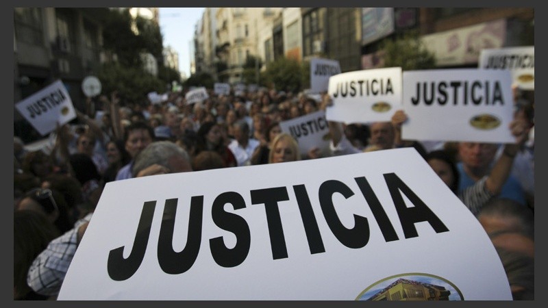 Acto en pedido de justicia por el fiscal Nisman y por la causa de la Amia en la mutual judía de Buenos Aires.