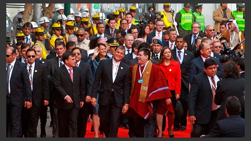 La llegada de varios presidentes a la asunción de Evo.