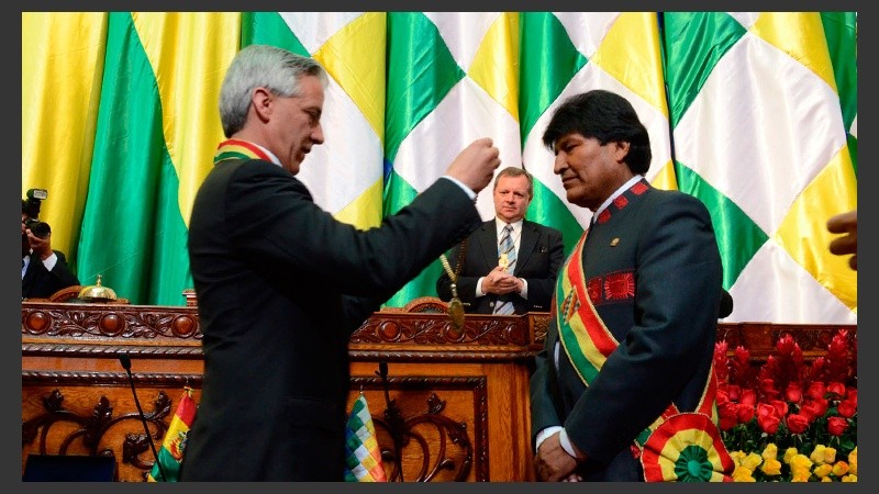 Evo y su vicepresidente, Álvaro García Linera, en el acto de asunción.