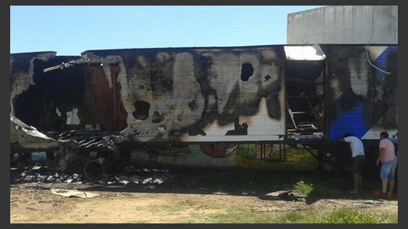 El destacamento móvil se incendió durante la madrugada.