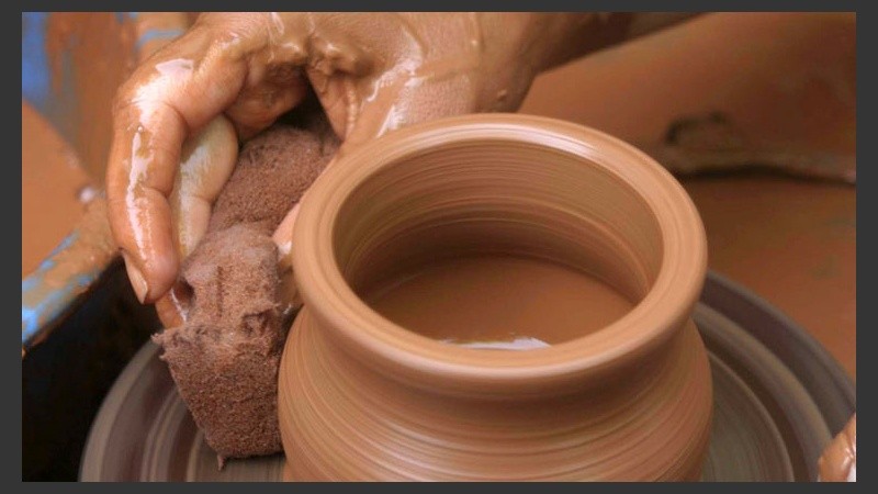 La convocatoria es para cubrir el puesto de docente del taller de cerámica en la Escuela Municipal de Ares Plásticas Manuel Musto.