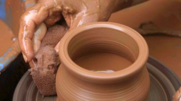 La convocatoria es para cubrir el puesto de docente del taller de cerámica en la Escuela Municipal de Ares Plásticas Manuel Musto.