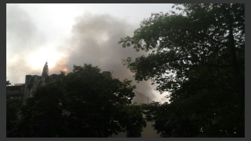 El incendio no dejó víctimas pero sí importantes daños materiales.