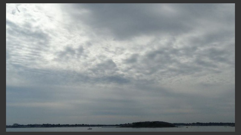 La postal de un martes caluroso, gris y húmedo.