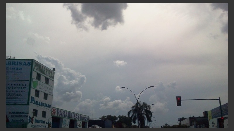 Cielo cargado este martes a la tarde, en la zona oeste.