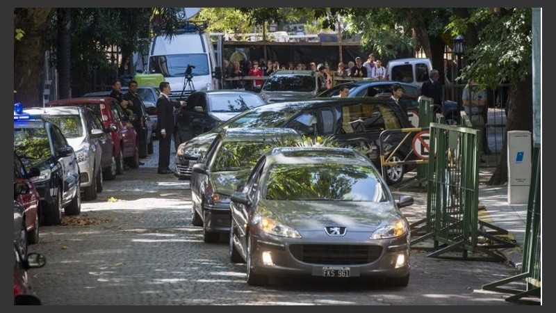 Lágrimas y aplausos en el paso del cortejo. 