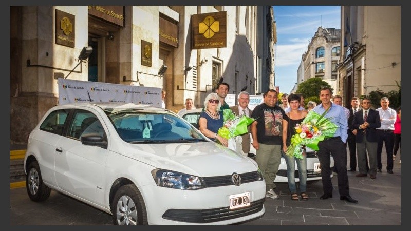 El Nuevo Banco de Santa Fe entregó los últimos dos autos 0 Km de su campaña 