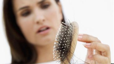 Alimentación y predisposición genética son los dos factores principales de la caída del cabello.
