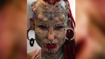 La mexicana María José Cristerna, récord Guinness como la mujer más modificada del mundo: 96% tatuajes y 45% implantes.