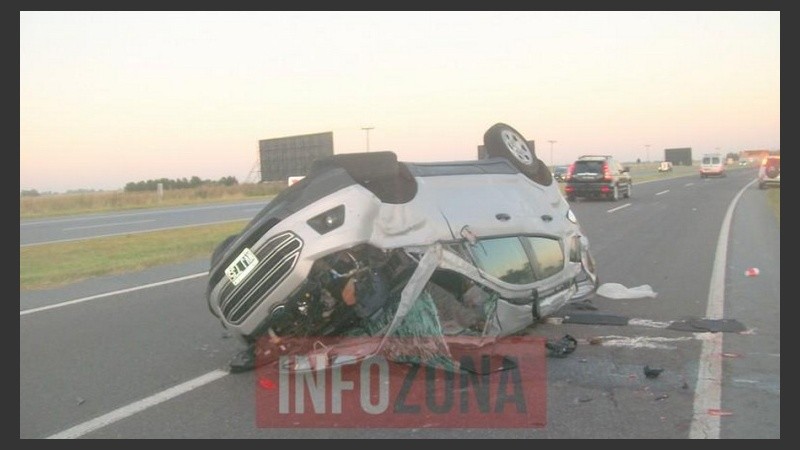 Así quedó la camioneta de los periodistas platenses. 