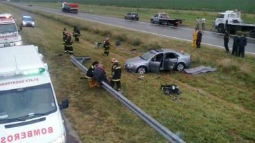 El accidente causó tres muertes en la autopista.