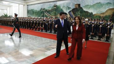 Cristina fue recibida en el Palacio del Pueblo por el presidente chino.