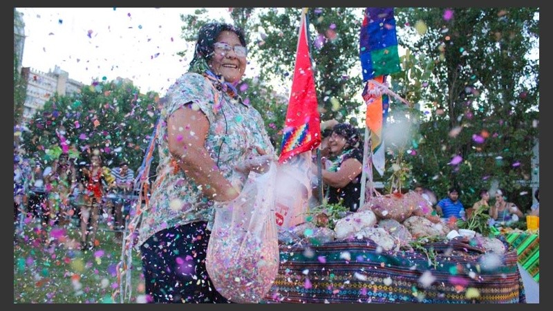 Mucho color (y papelitos) para celebrar la llegada del diablito.
