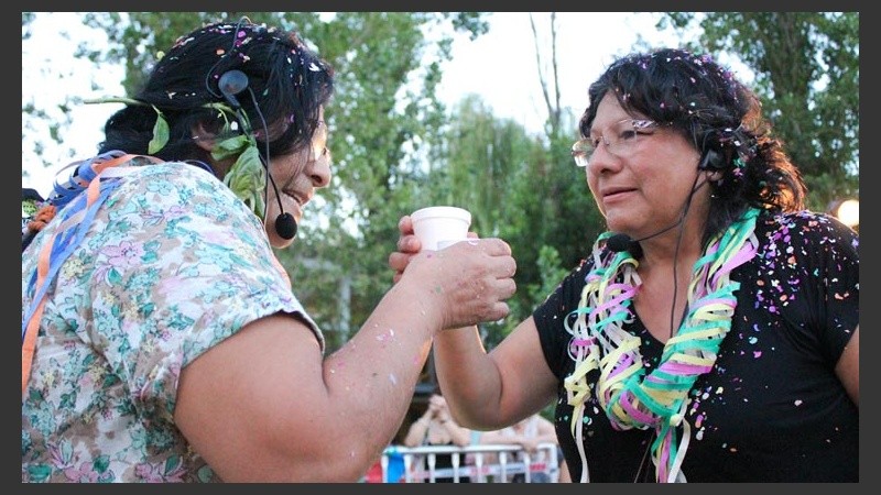 Un brindis entre las dos mujeres que llevaron adelante la celebración