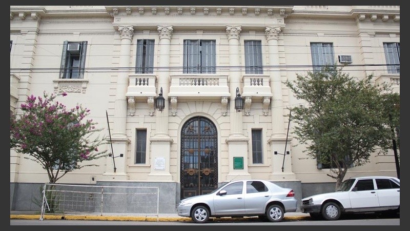 La escuela está ubicada en Alem 2050.