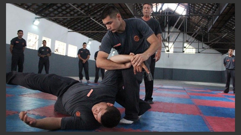 Una recorrida por el Isep, lugar donde se forman los aspirantes a policías en Rosario.