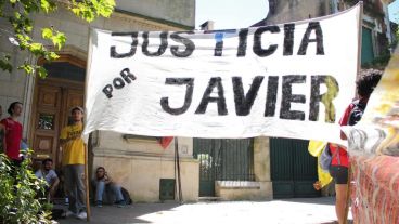 Una pancarta pidiendo justicia por Javier Barquilla.
