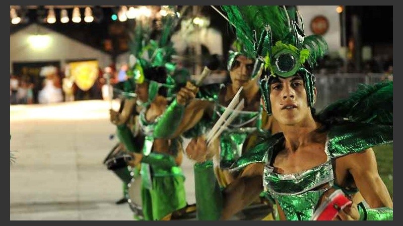 Comienza la fiesta del carnaval en Rosario. 