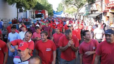 Los manifestantes marcharon hacia la sede de la Anses en Sarmiento y Rioja.