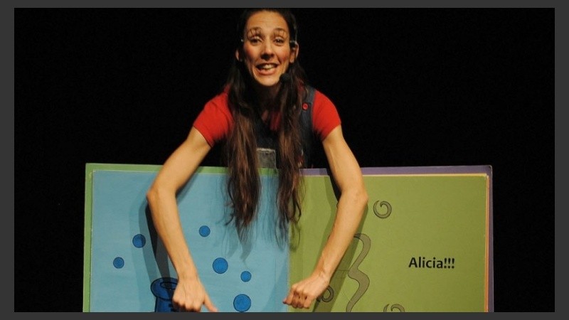 A las 19, Vamos que nos vamos presenta “Alicia Caerina, un cuento animado. En Ciudad Joven, (muestra El Porvenir de las Palabras), Galpón 13. Gratis.
