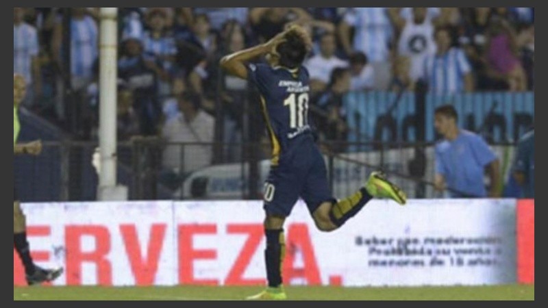 Cervi ya hizo su golazo y no lo puede creer. 