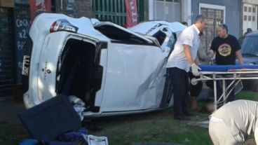 Así quedó uno de los coches involucrados en el accidente.