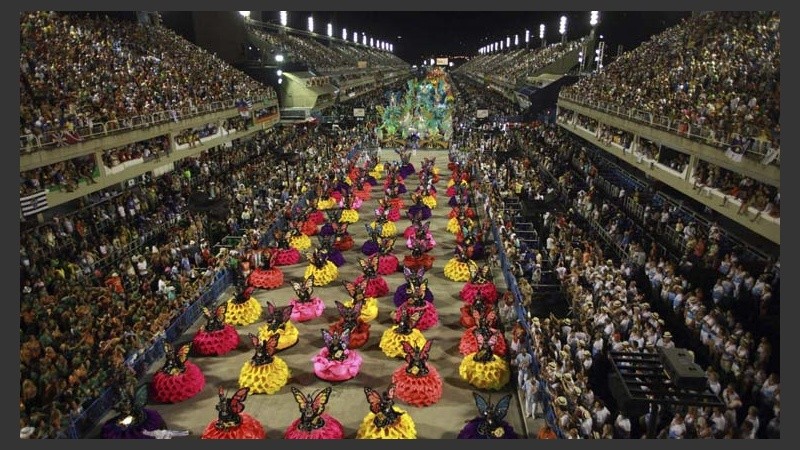 El sambódromo repleto de brasileros y turistas.