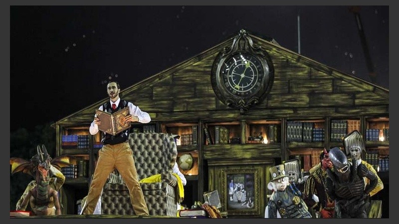 Durante la pasada, se pueden encontrar carrozas de diferentes temáticas.