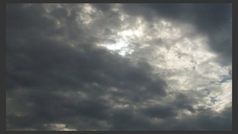 Muchas nubes en el cielo de hoy. 