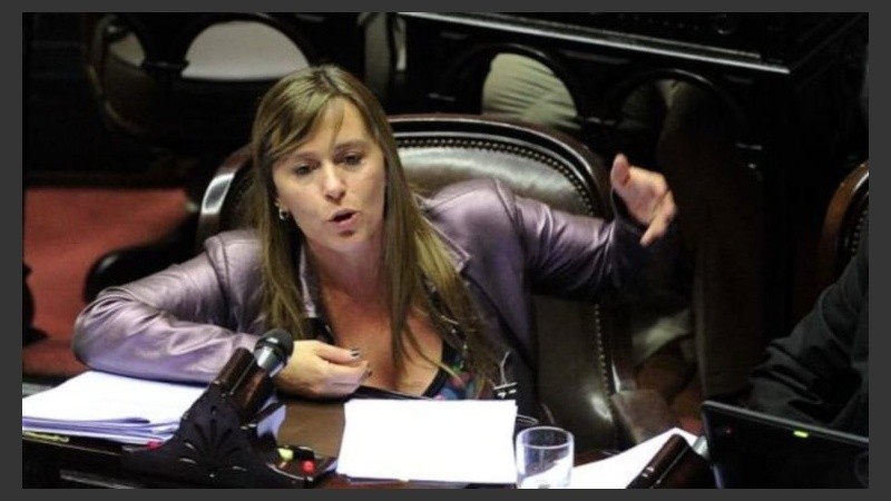 El Frente para la Victoria invitó al Congreso a Pollicita.