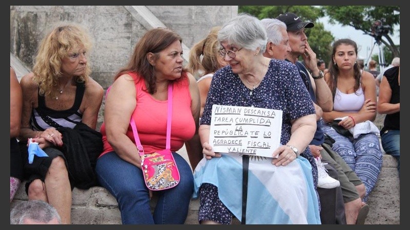 Personas de todas las edades participaron del acto.